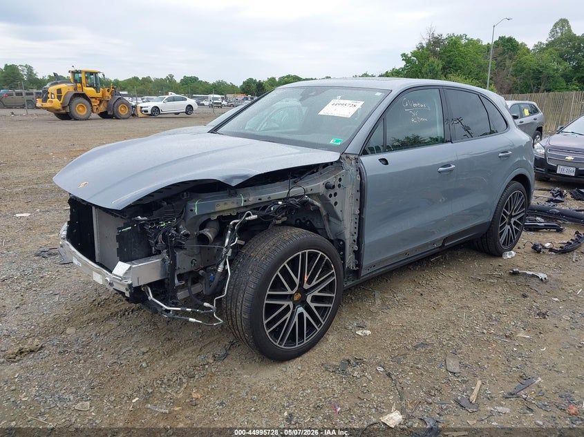 2024 PORSCHE CAYENNE auction photo 2