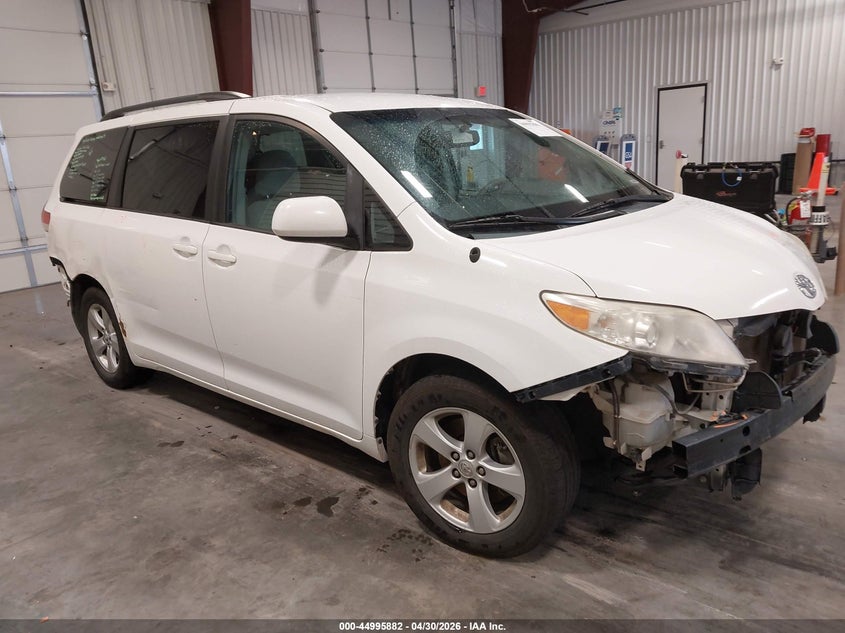 2013 Toyota Sienna Le V6 8 Passenger