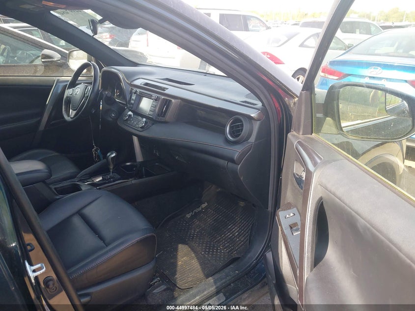 VIN JTMJFREV2HD220658 2017 TOYOTA RAV4 SE