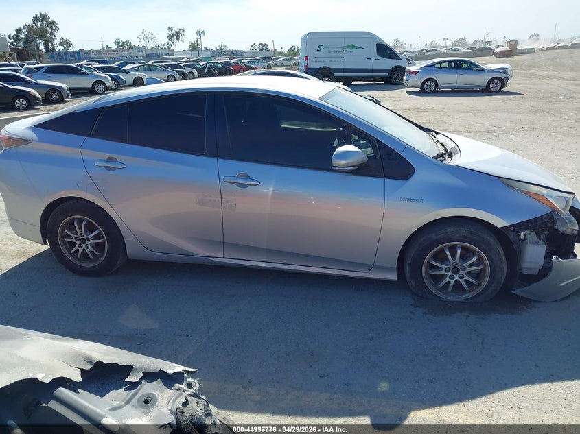 2016 TOYOTA PRIUS TWO — Фото 13