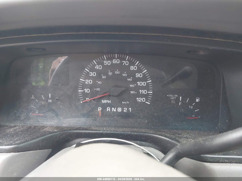 2000 Lincoln Town Car Signature VIN: 1LNHM82W2YY873846 Lot: 44998110