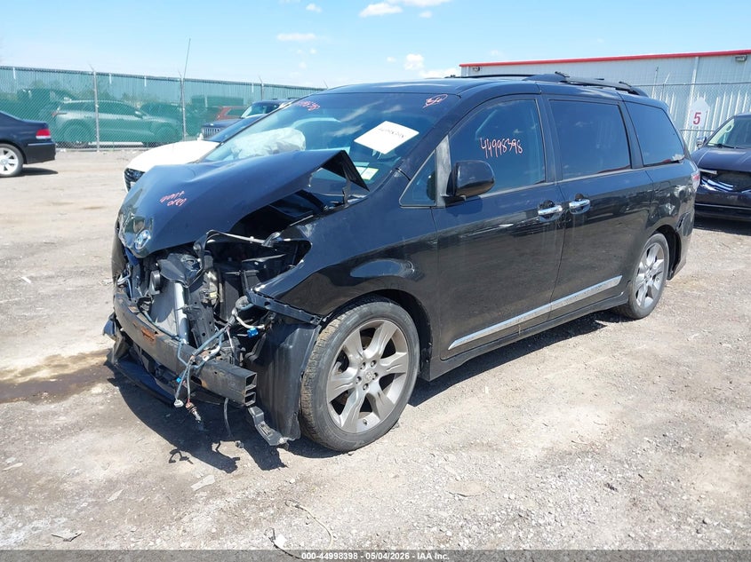 2013 TOYOTA SIENNA auction photo 2