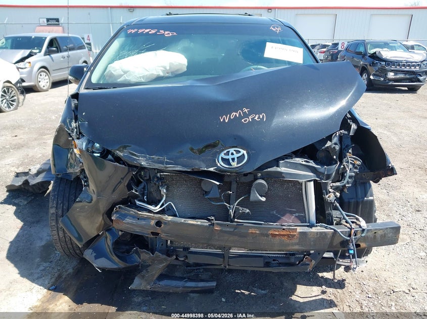 2013 TOYOTA SIENNA auction photo 6