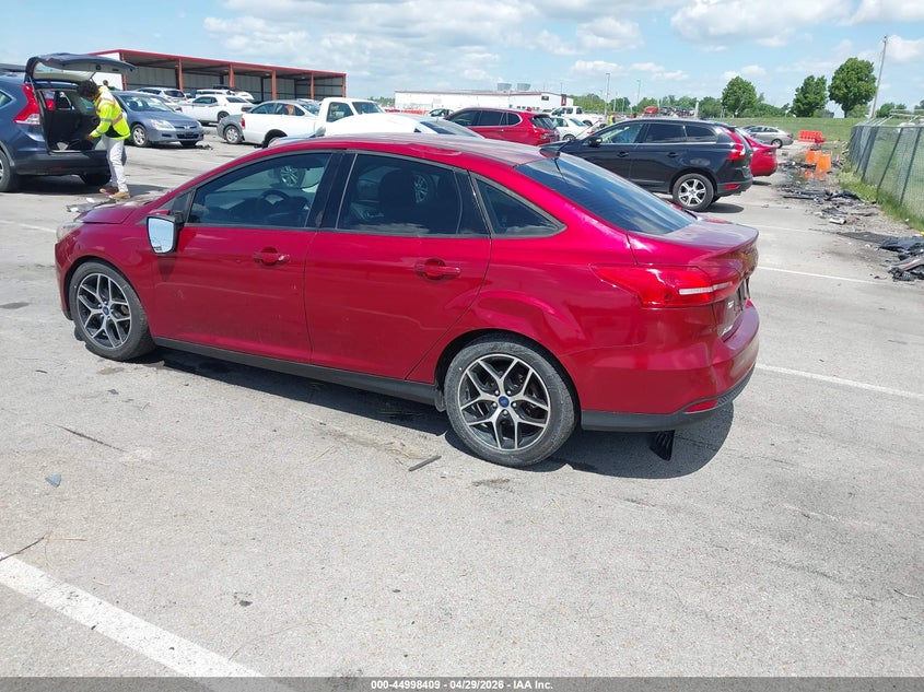 1FADP3FEXHL332920 2017 Ford Focus Se photo 1