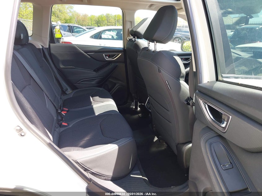 2021 SUBARU FORESTER auction photo 8