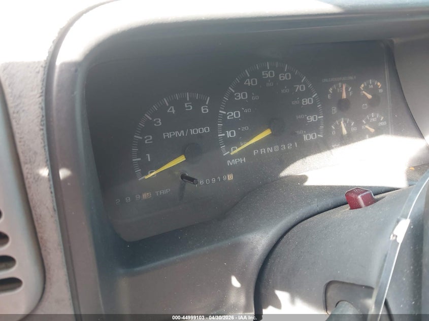 1999 Chevrolet Suburban 1500 Lt VIN: 3GNFK16R0XG143513 Lot: 44999103