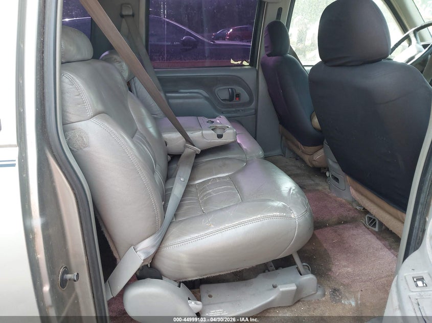 1999 Chevrolet Suburban 1500 Lt VIN: 3GNFK16R0XG143513 Lot: 44999103