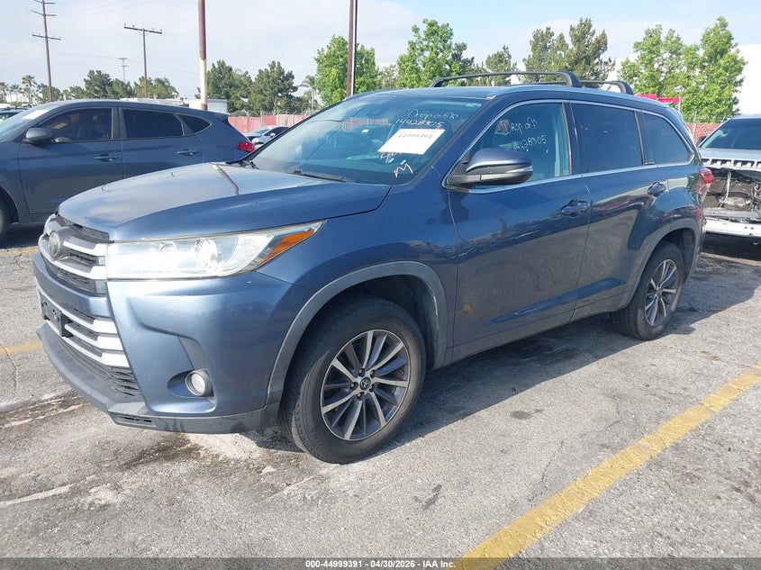 2018 Toyota Highlander Xle 5TDKZRFH8JS285237 photo 1