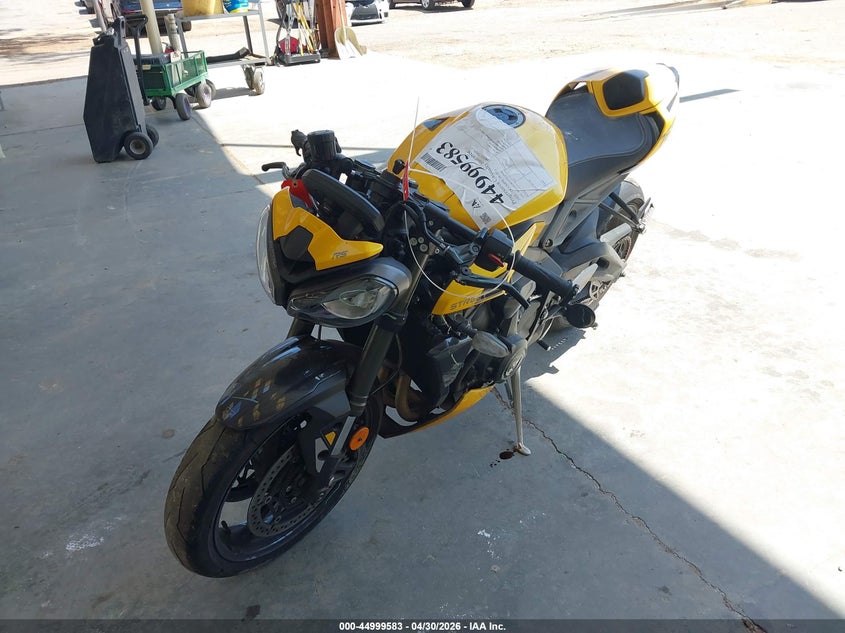 2025 TRIUMPH MOTORCYCLE STREET TRIPLE auction photo 2