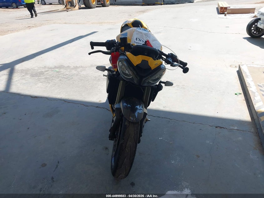 2025 TRIUMPH MOTORCYCLE STREET TRIPLE auction photo 5