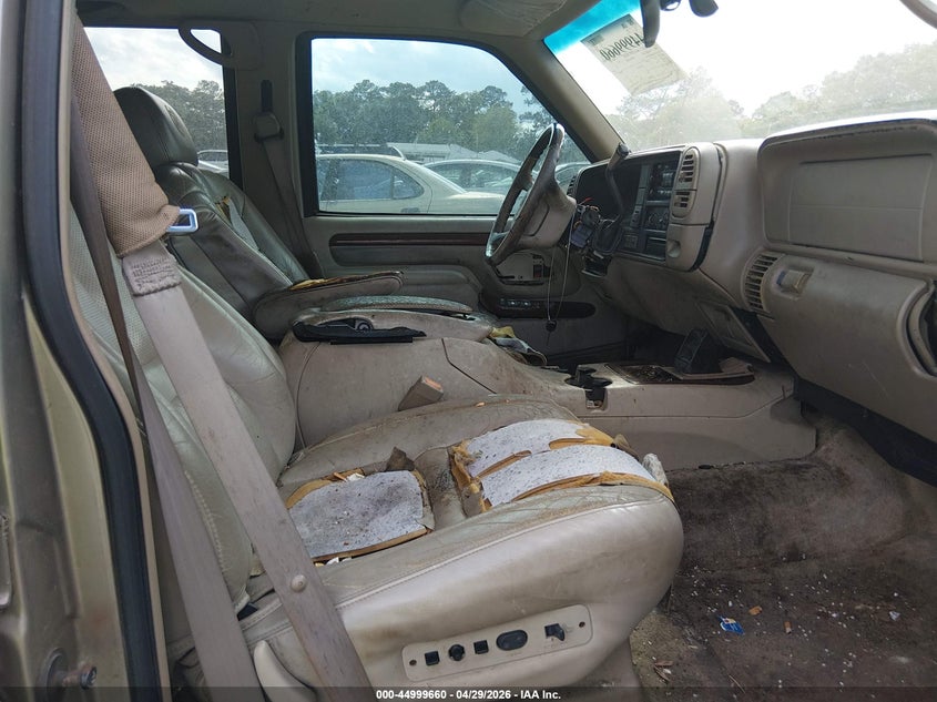 2000 Cadillac Escalade Standard