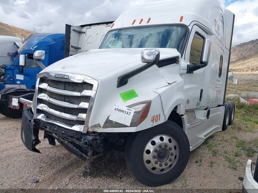 2018 FREIGHTLINER NEW CASCADIA 126 auction photo 2