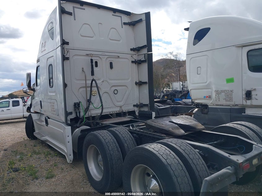 2018 FREIGHTLINER NEW CASCADIA 126 auction photo 3