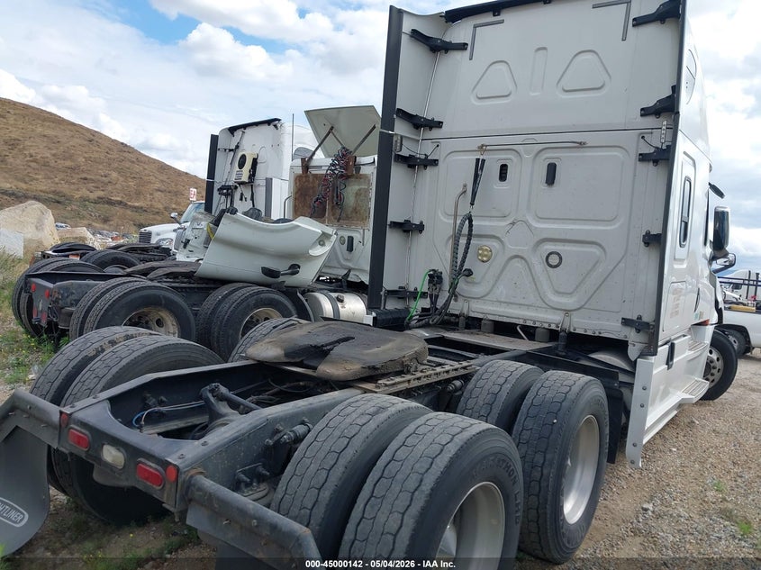 2018 FREIGHTLINER NEW CASCADIA 126 auction photo 4