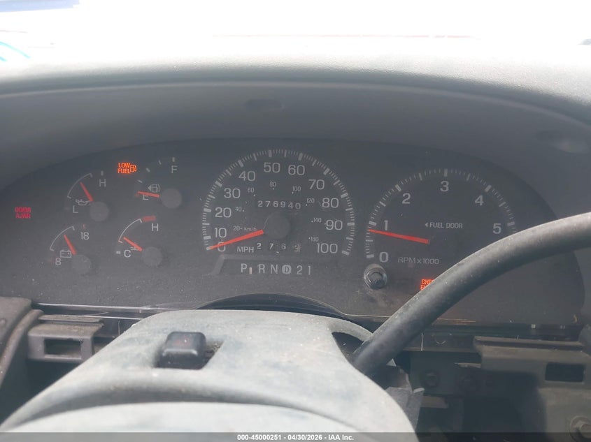 1998 Ford Expedition Eddie Bauer/Xlt VIN: 1FMRU1760WLA17640 Lot: 45000251