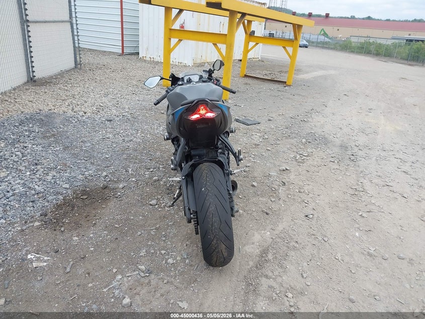 2025 Kawasaki Zx636 K VIN: JKBZXJJ17SA025870 Lot: 45000436