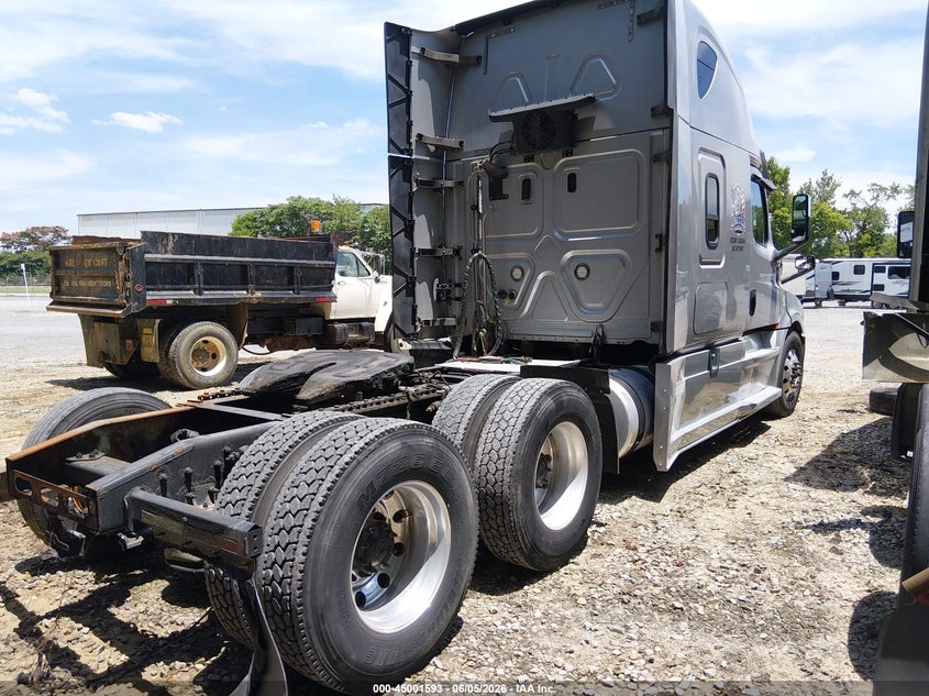 2019 FREIGHTLINER NEW CASCADIA 126 auction photo 4