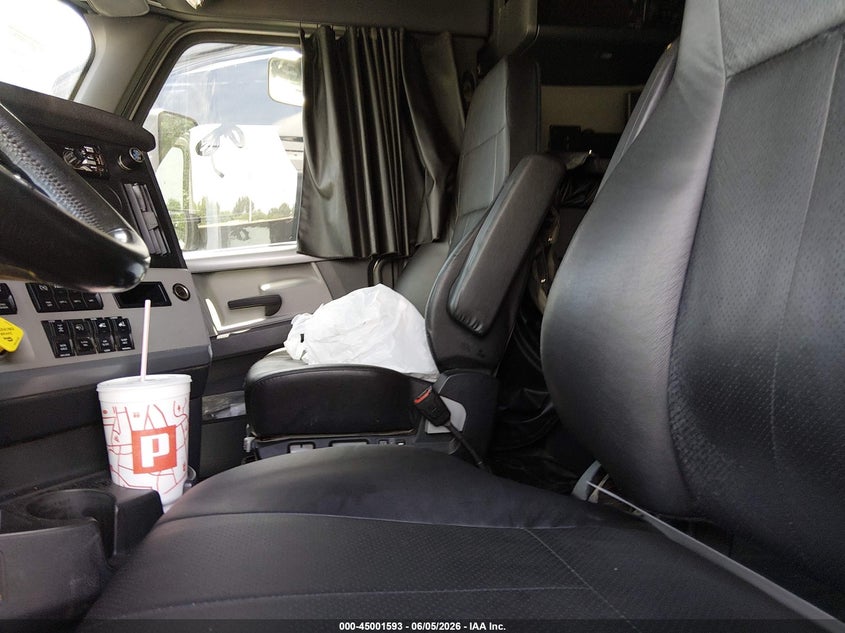 2019 FREIGHTLINER NEW CASCADIA 126 auction photo 5