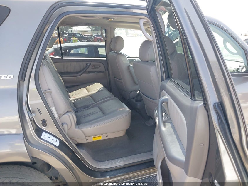 2005 Toyota Sequoia Limited V8 VIN: 5TDZT38A75S262180 Lot: 45002055