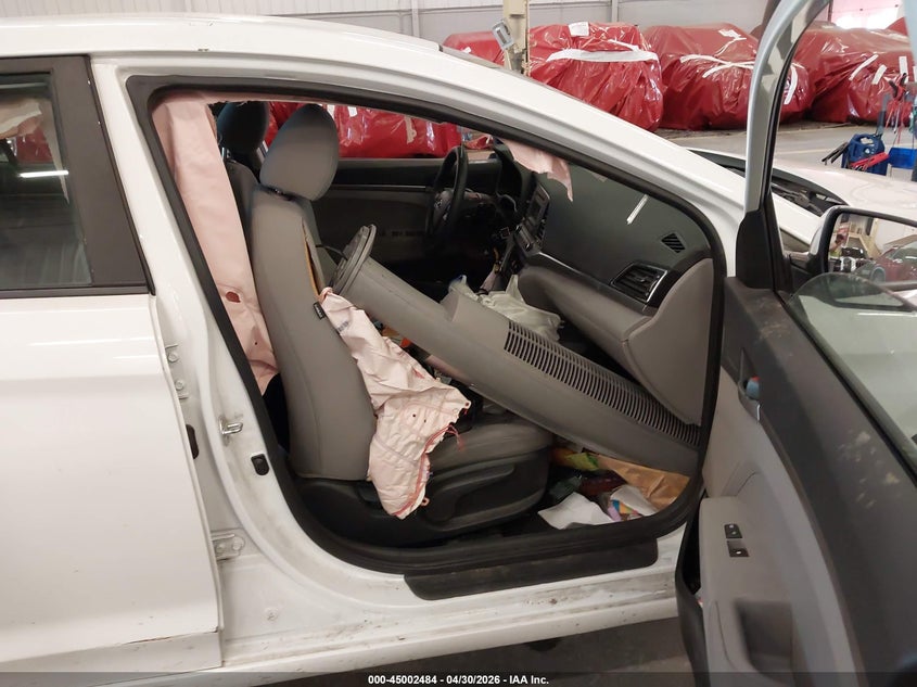 2017 HYUNDAI ELANTRA auction photo 5