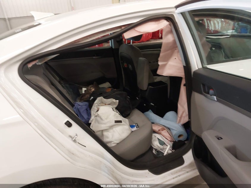 2017 HYUNDAI ELANTRA auction photo 8