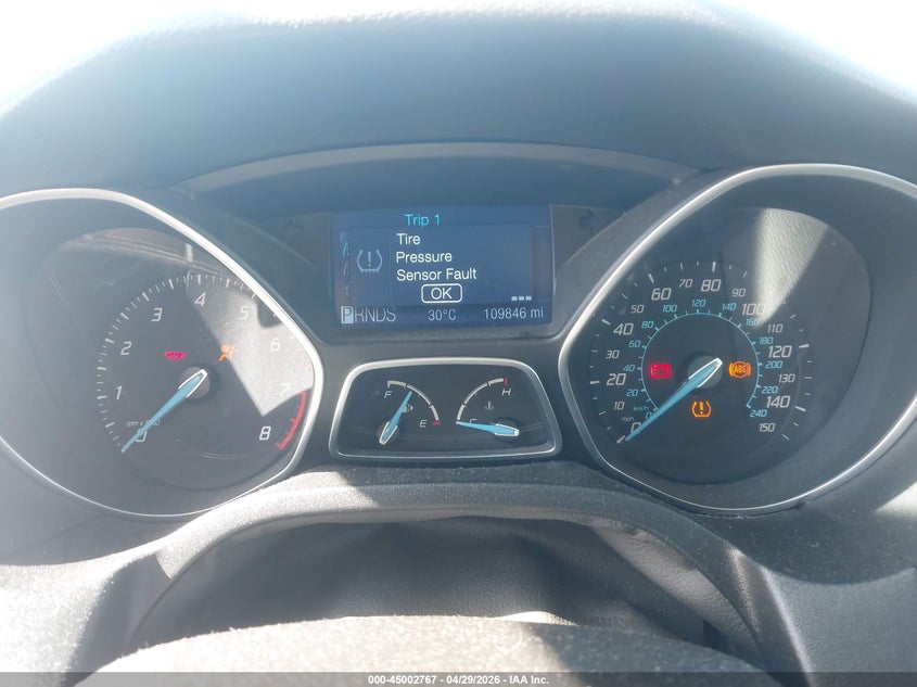 1FAHP3F22CL228082 2012 Ford Focus 2.0 Se White