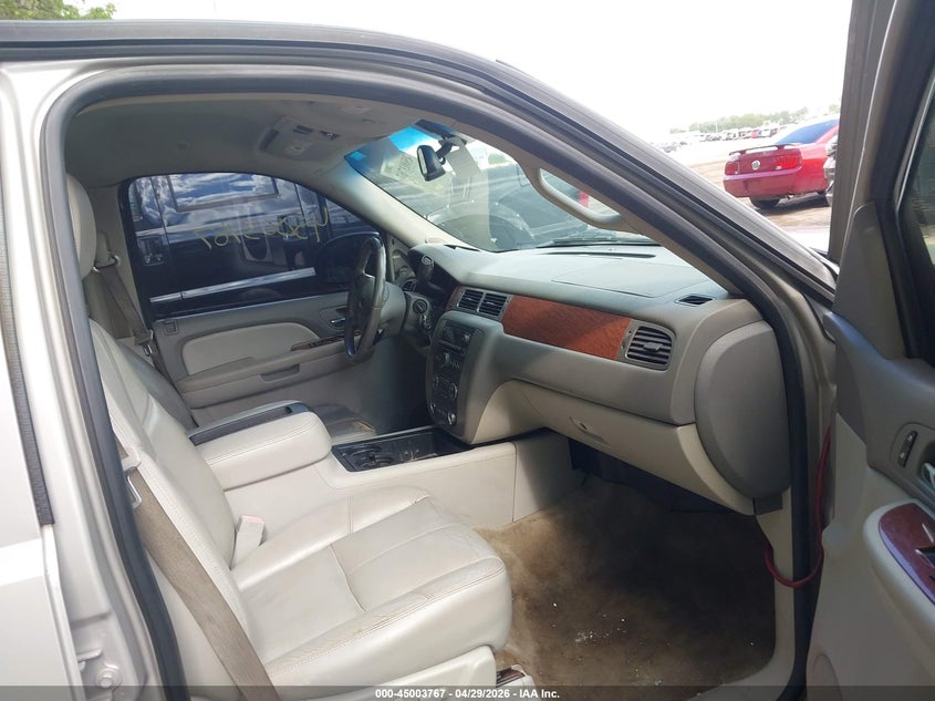 2008 GMC YUKON auction photo 5