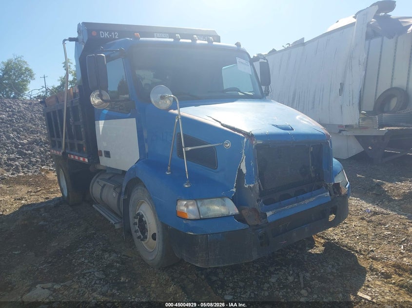 2006 VOLVO VN VNM