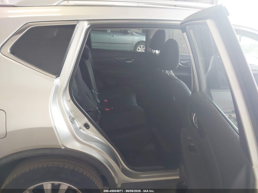 VIN KNMAT2MV9JP529551 2018 NISSAN ROGUE SV