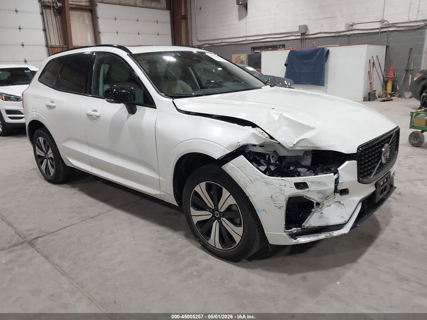 2024 VOLVO XC60 RECHARGE PLUG-IN HYBRID T8 PLUS DARK THEME