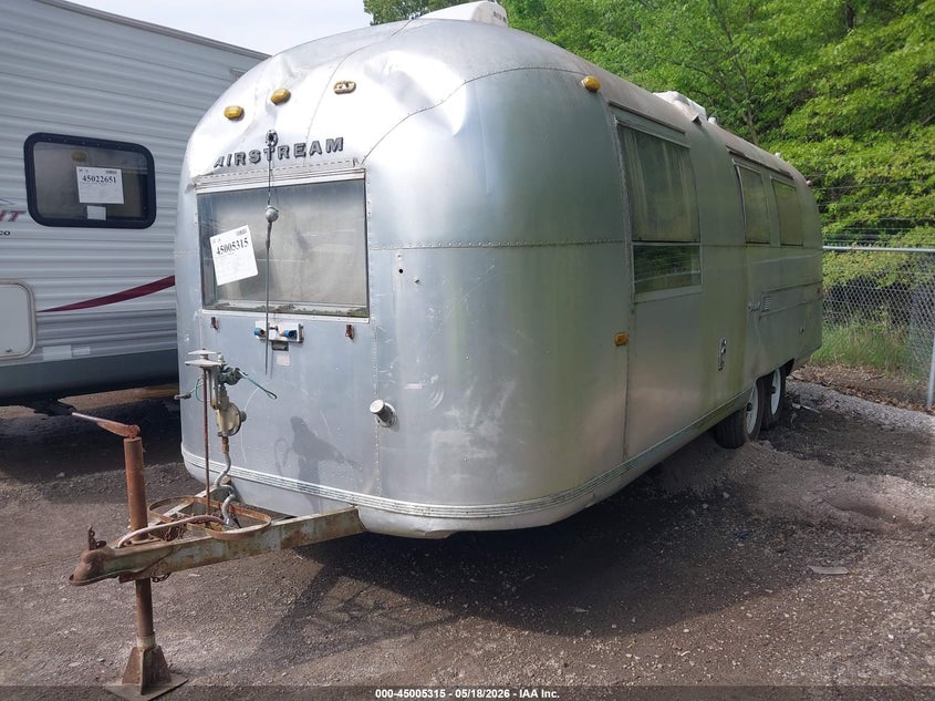 0000000001267J924 1967 Airstream Overlander Land Yacht Travel Trailer photo 1