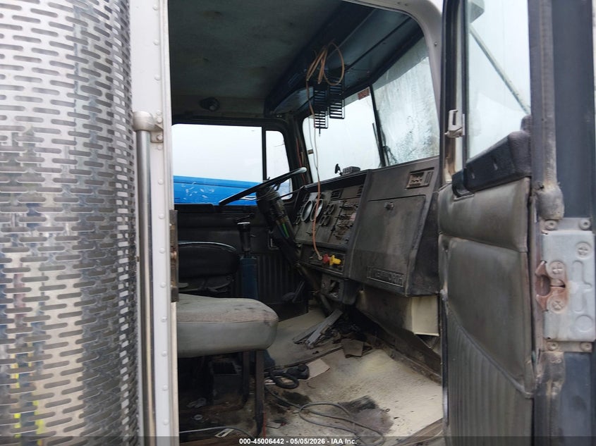 1996 KENWORTH CONSTRUCTION auction photo 5