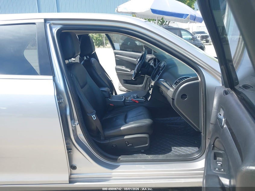 2015 CHRYSLER 300 auction photo 5