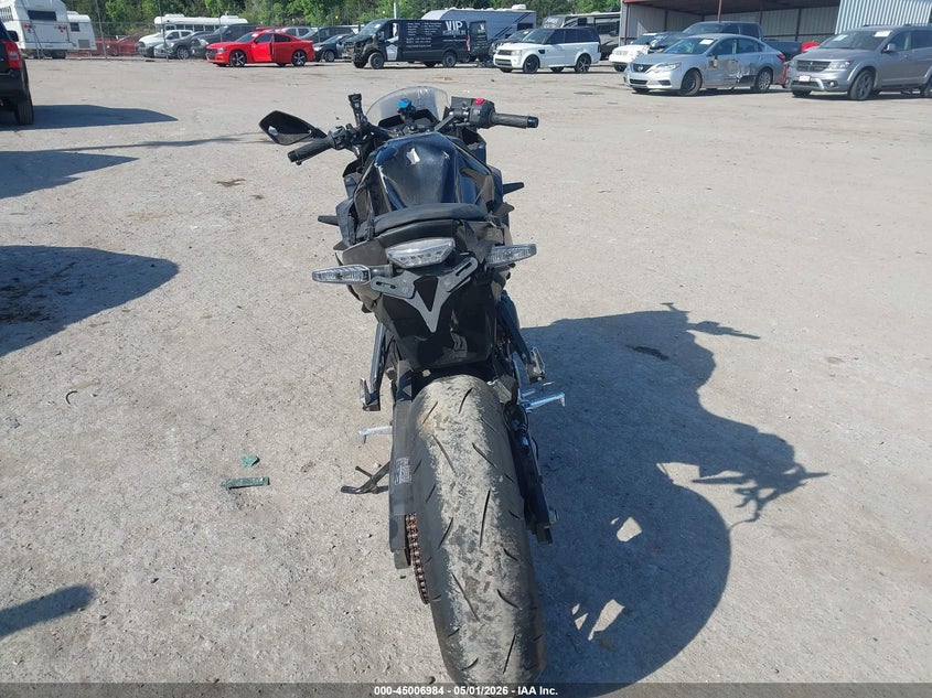 2025 Suzuki Gsx800 F VIN: JS1EM13B5S7101584 Lot: 45006984