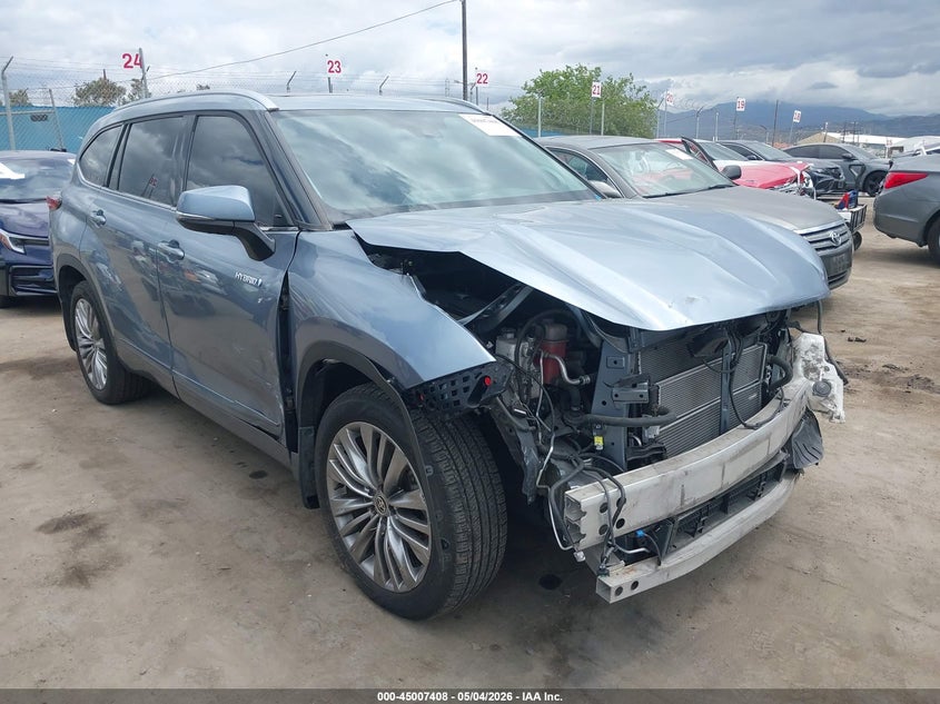 2021 Toyota Highlander Hybrid Platinum