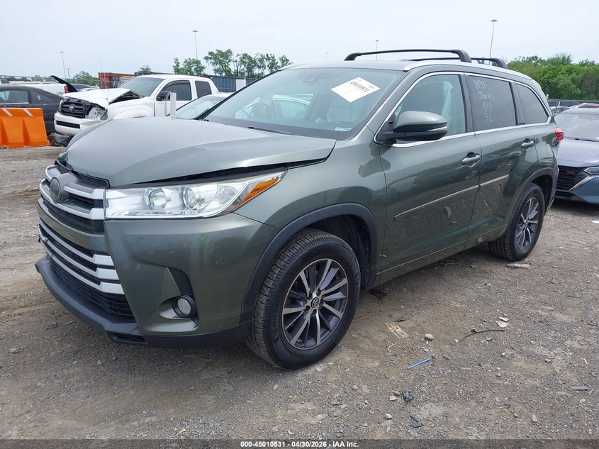 2018 Toyota Highlander Xle 5TDKZRFH8JS249094 photo 1