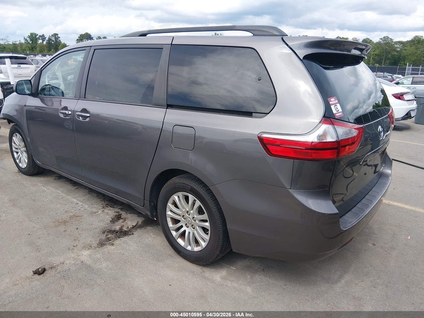 2017 TOYOTA SIENNA auction photo 3