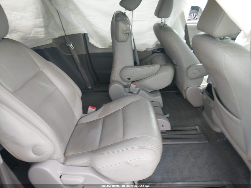 2017 TOYOTA SIENNA auction photo 8