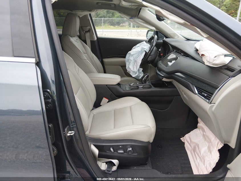 VIN 1GYFZDR4XKF134666 2019 CADILLAC XT4 PREMIUM LUXURY
