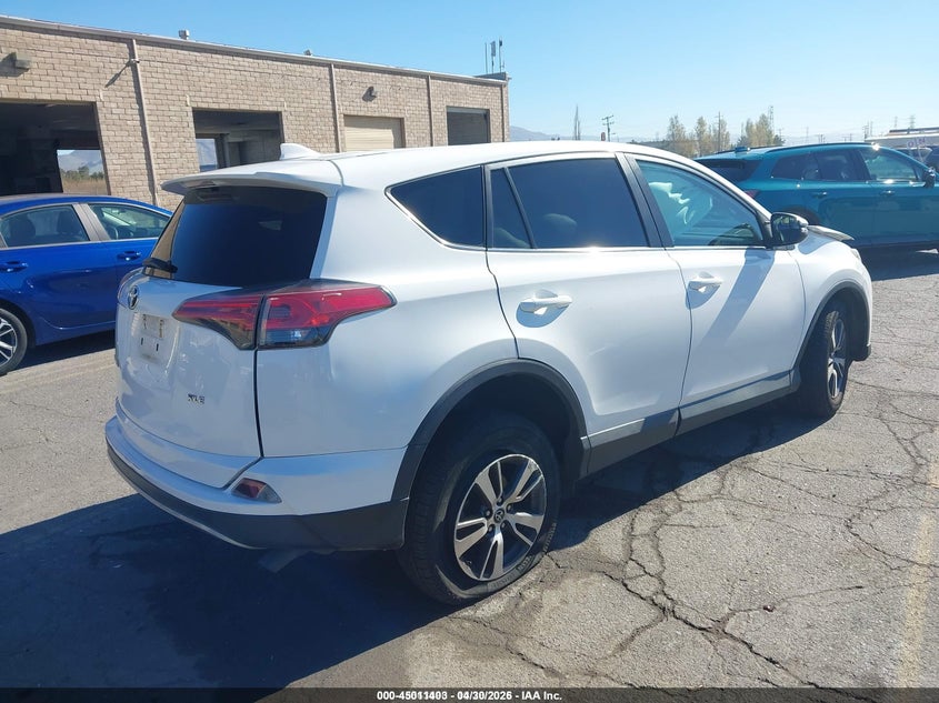 VIN 2T3WFREV6JW476848 2018 TOYOTA RAV4 XLE