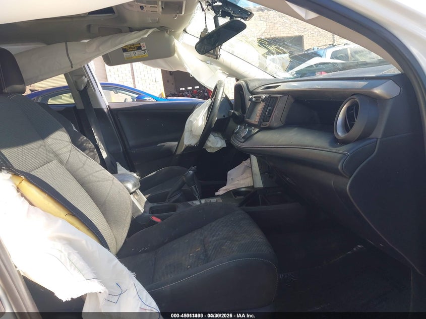 VIN 2T3WFREV6JW476848 2018 TOYOTA RAV4 XLE