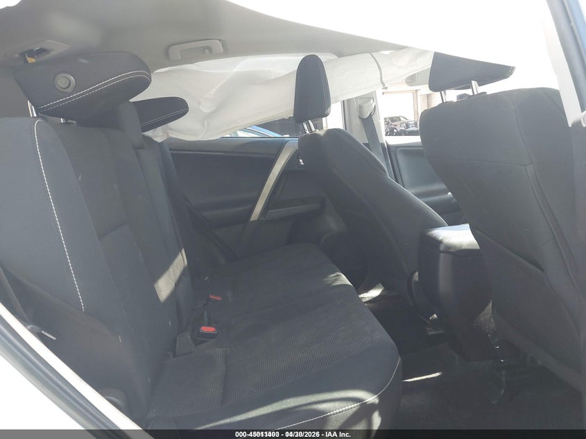 VIN 2T3WFREV6JW476848 2018 TOYOTA RAV4 XLE