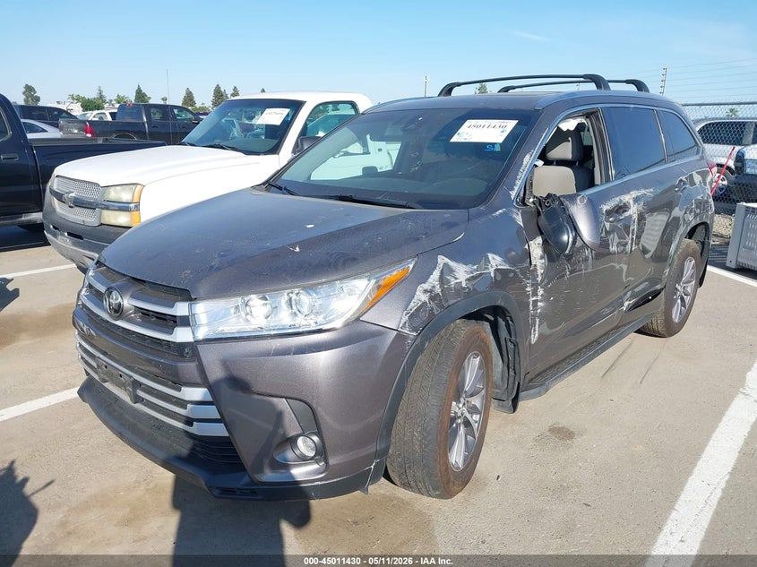 5TDJZRFH7JS847401 2018 TOYOTA HIGHLANDER XLE photo 1