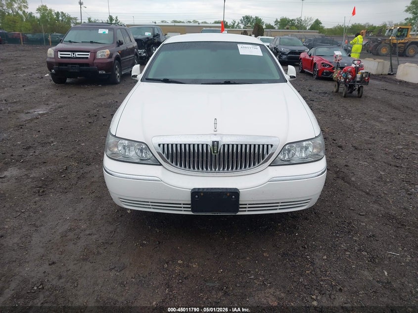 2008 Lincoln Town Car Signature Limited VIN: 2LNHM82V78X640083 Lot: 45011790