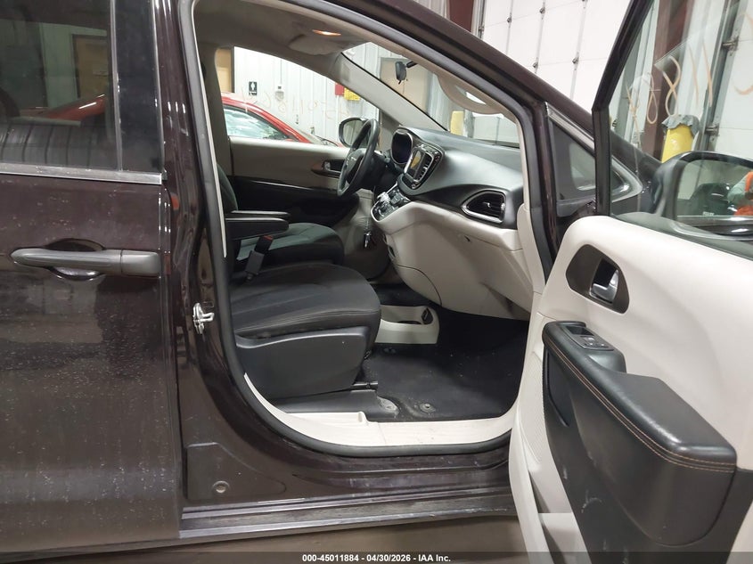 VIN: 2C4RC1AG7JR103259 2018 CHRYSLER PACIFICA L