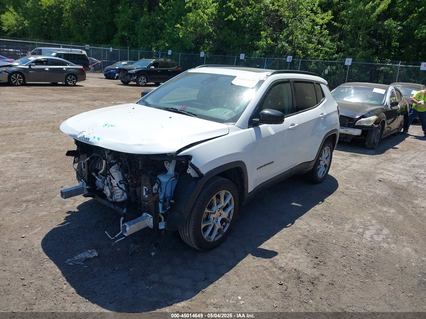 3C4NJDFB0NT180951 2022 JEEP COMPASS LATITUDE LUX 4X4 photo 1