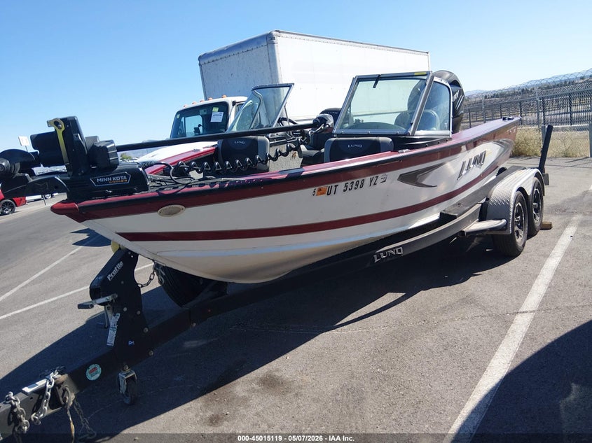2018 LUND 1875 CROSSOVER auction photo 2