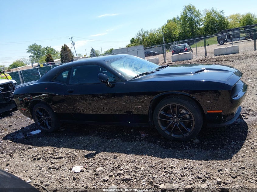 VIN: 2C3CDZGGXNH129007 2022 DODGE CHALLENGER SXT AWD