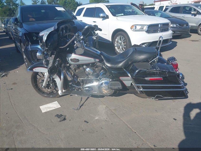 2010 Harley-Davidson Flhtcu VIN: 1HD1FC419AB652093 Lot: 45015693