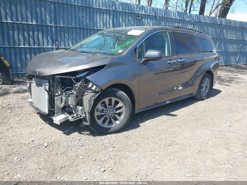 5TDJRKEC0PS173131 2023 Toyota Sienna Xle photo 1